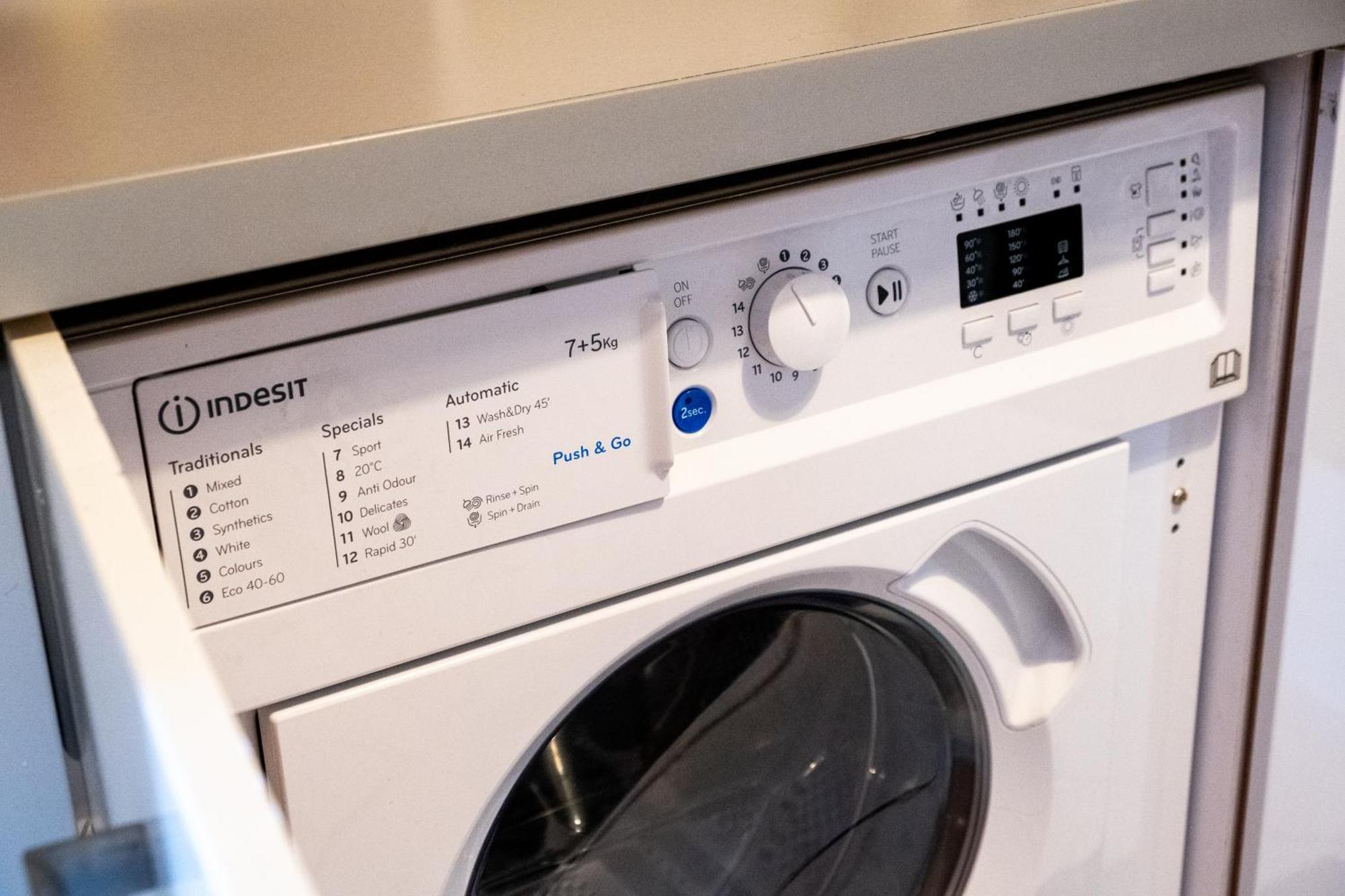 Central Suite Near Mailbox, King Bed, Ping Pong, Netflix, Sleeps 4 Birmingham Extérieur photo